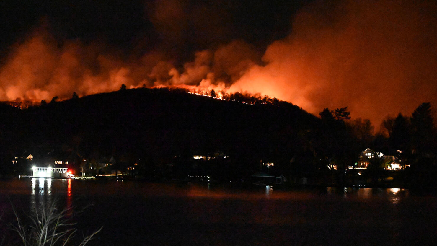 Wildfire breaks out in West Milford, New Jersey