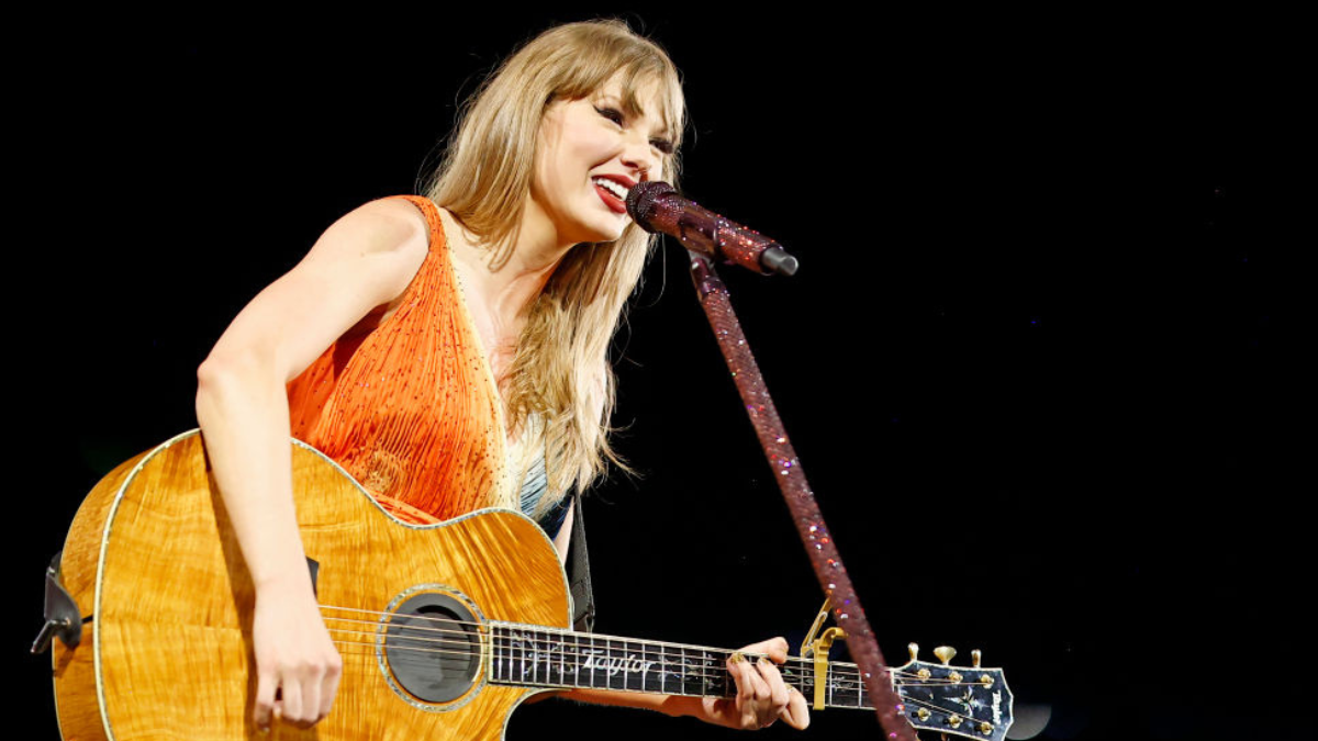 WATCH: Taylor Swift Brings Out Surprise Guest For Totally Unexpected Mashup