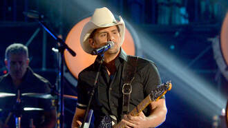 Brad Paisley Takes A Swing At "Baby Got Back"