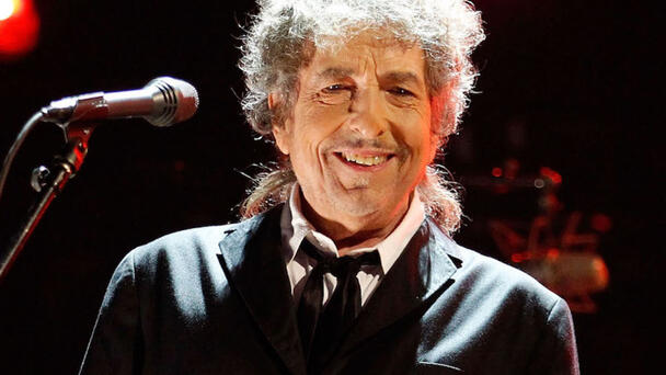 Watch Bob Dylan Bring Out Special Guest To Play 'All Along The Watchtower'