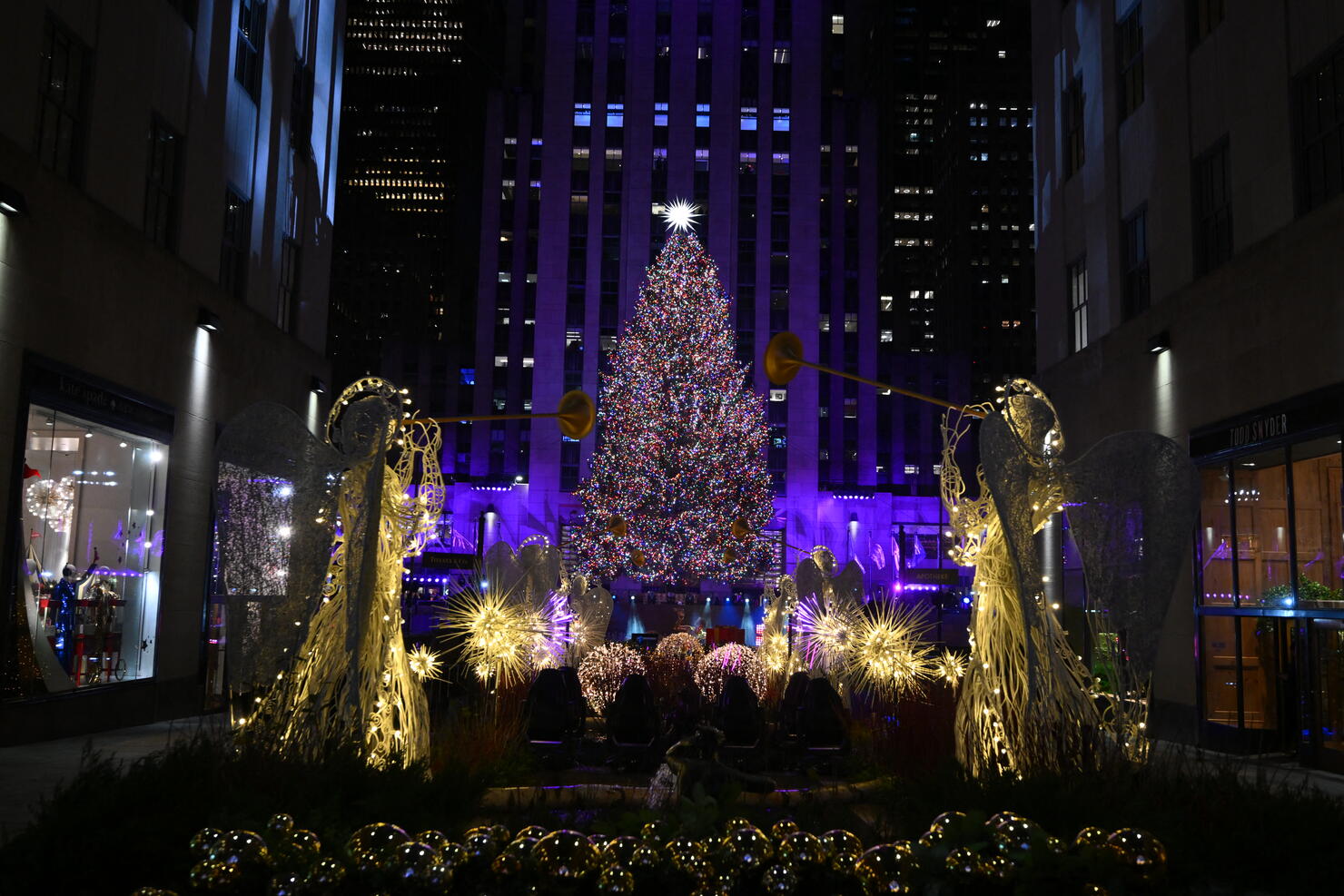TOPSHOT-US-LIFESTYLE-HOLIDAY-CHRISTMAS
