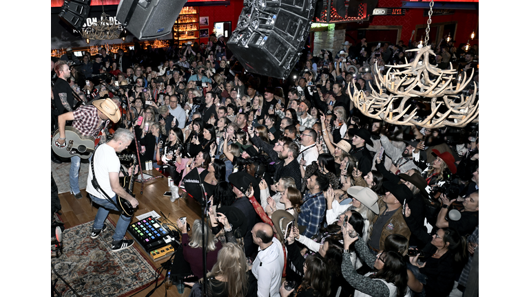 Jason Aldean Celebrates The Grand Opening Of New Jason Aldean's Kitchen + Bar On The Las Vegas Strip