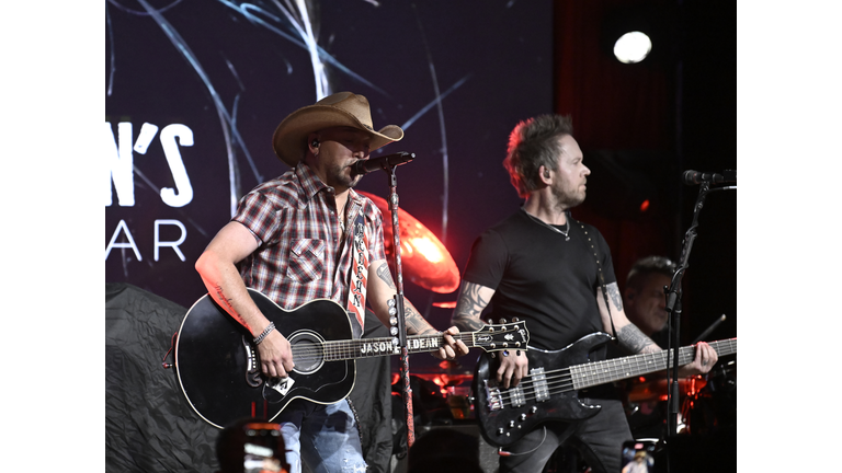 Jason Aldean Celebrates The Grand Opening Of New Jason Aldean's Kitchen + Bar On The Las Vegas Strip