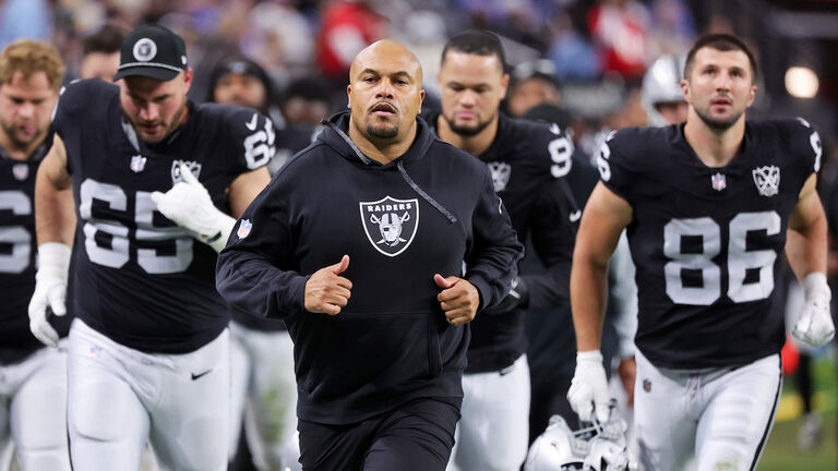 Los Angeles Chargers v Las Vegas Raiders