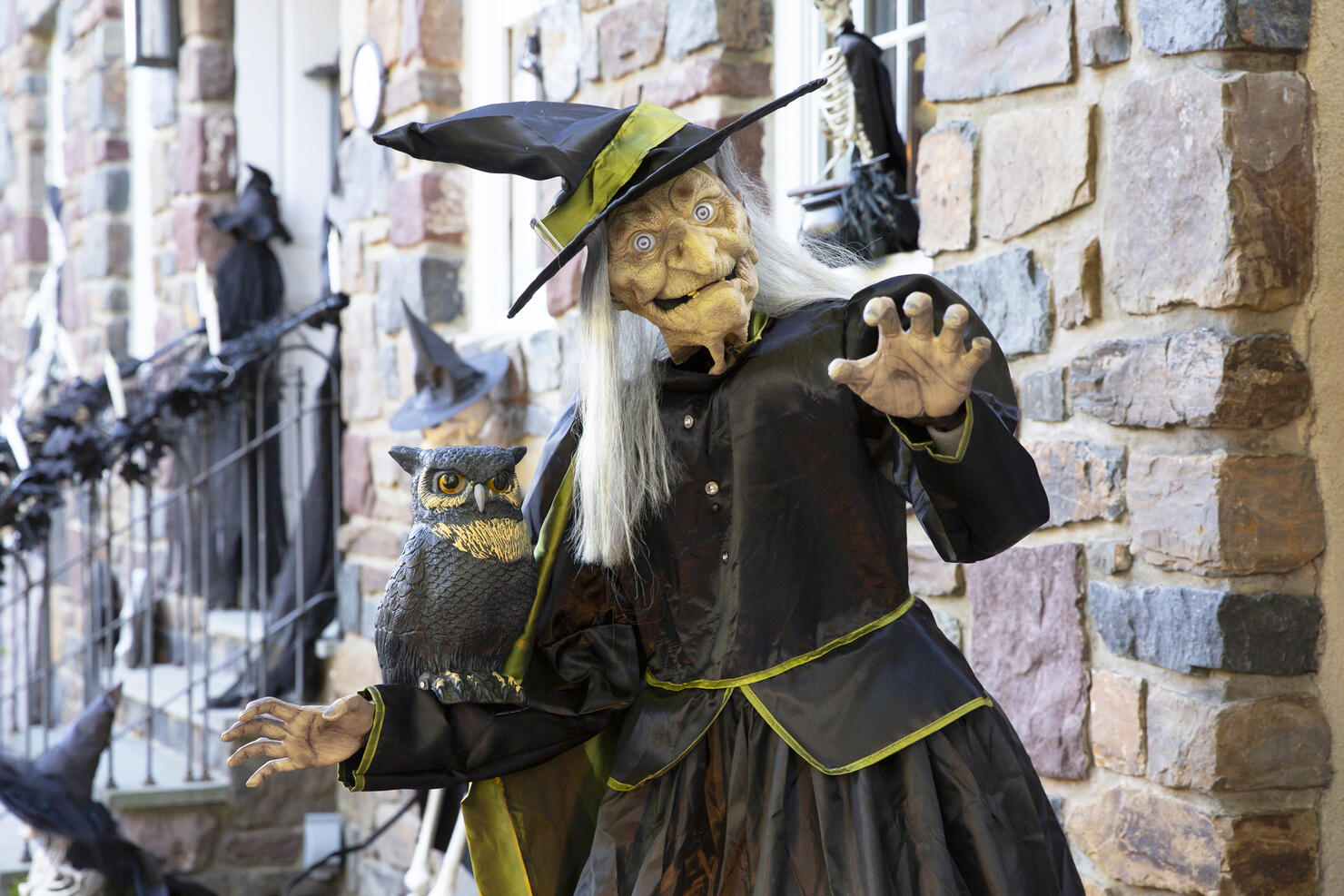 Halloween Witch Decoration, Scary Halloween Decoration, Creepy Haunted House