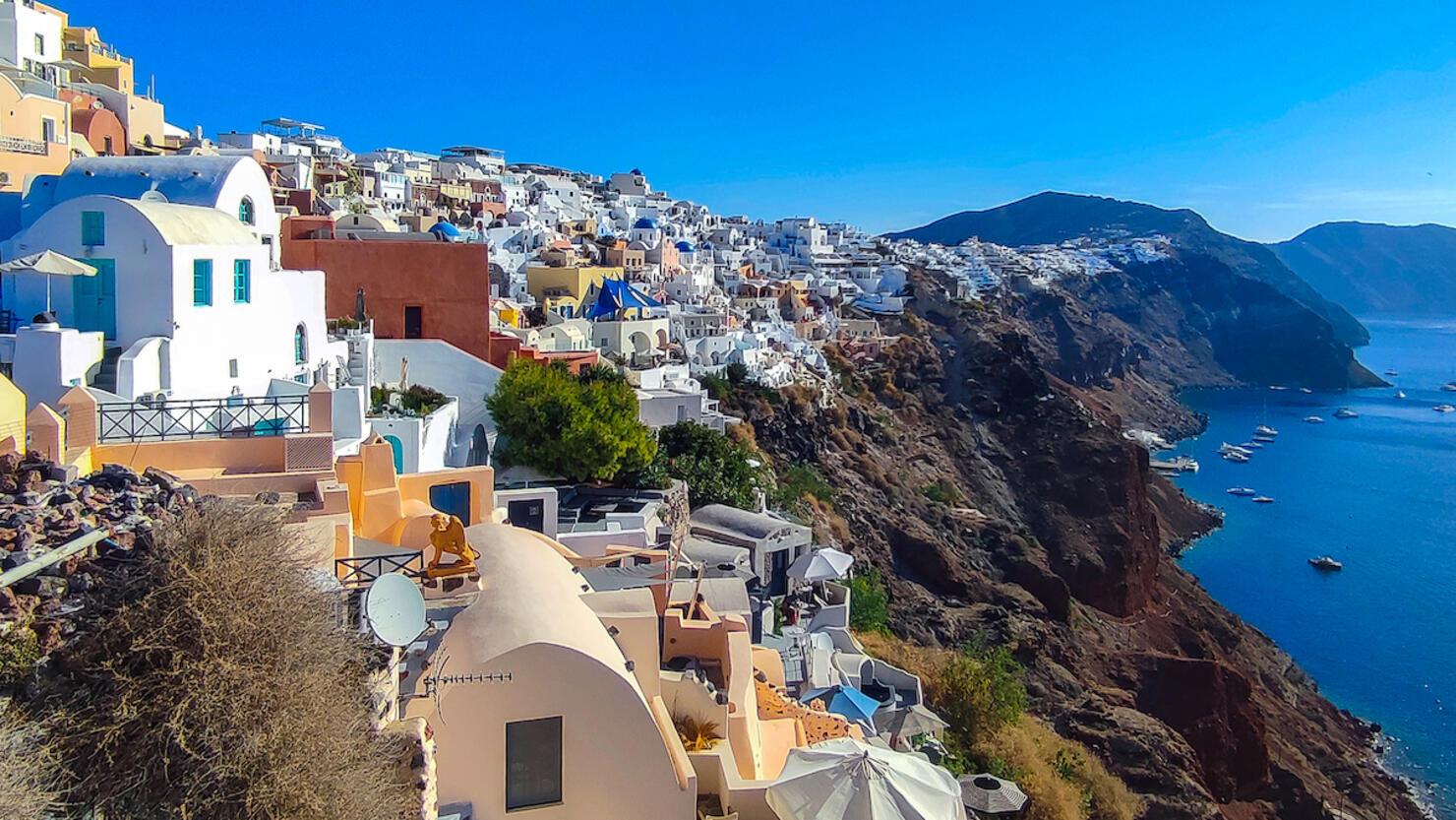 Santorini Island attracts tourists with its uniqueness
