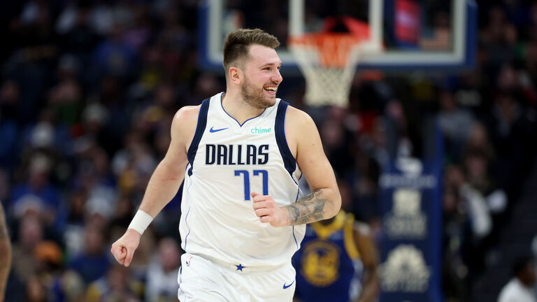 Dallas Mavericks v Golden State Warriors