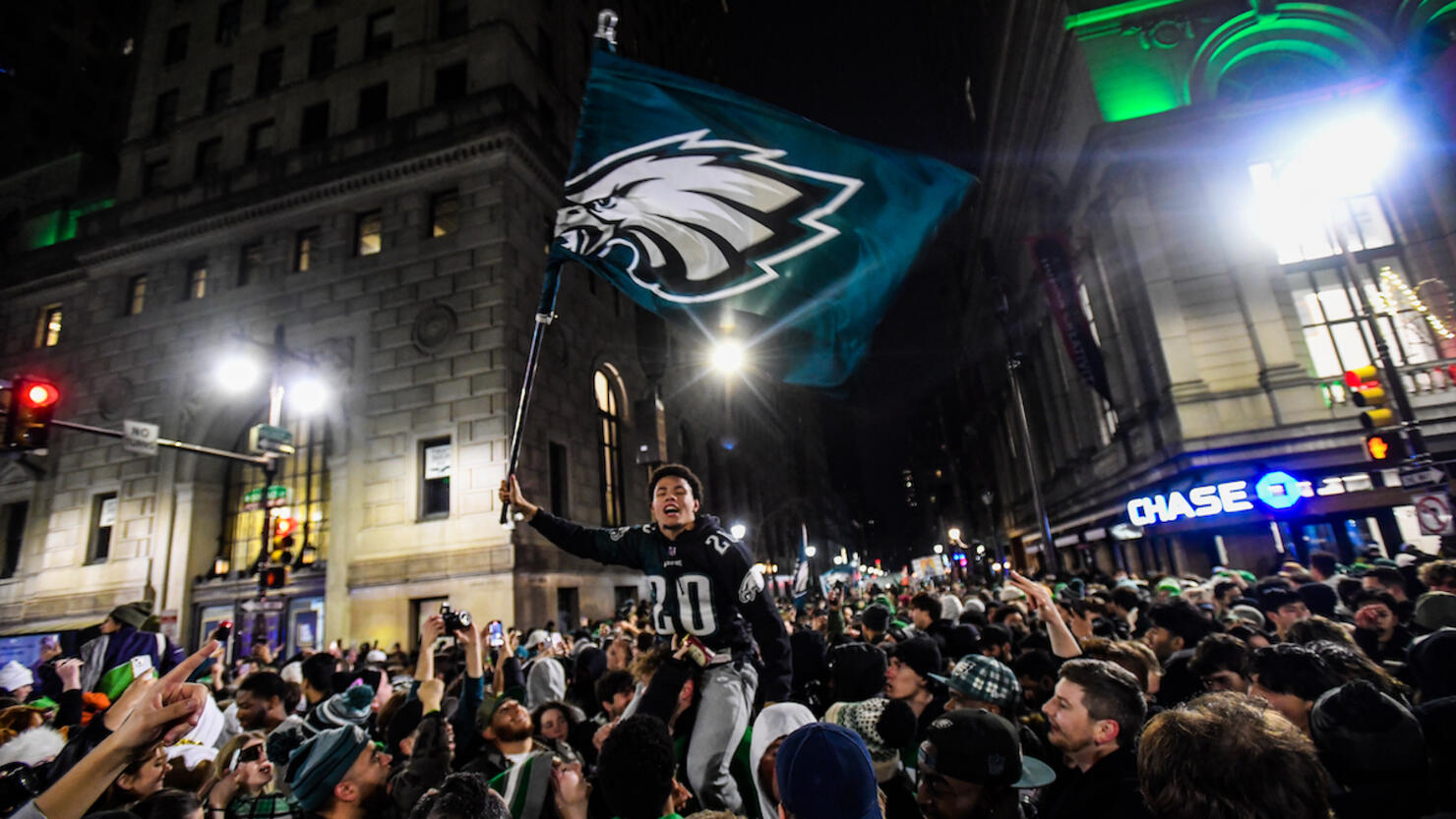 Fans Cheer On Their Super Bowl Teams