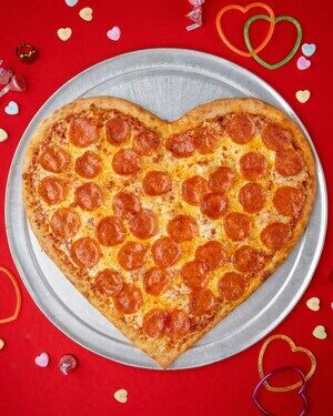 PeterPiperPizza-Heart-Shaped-Pizza2