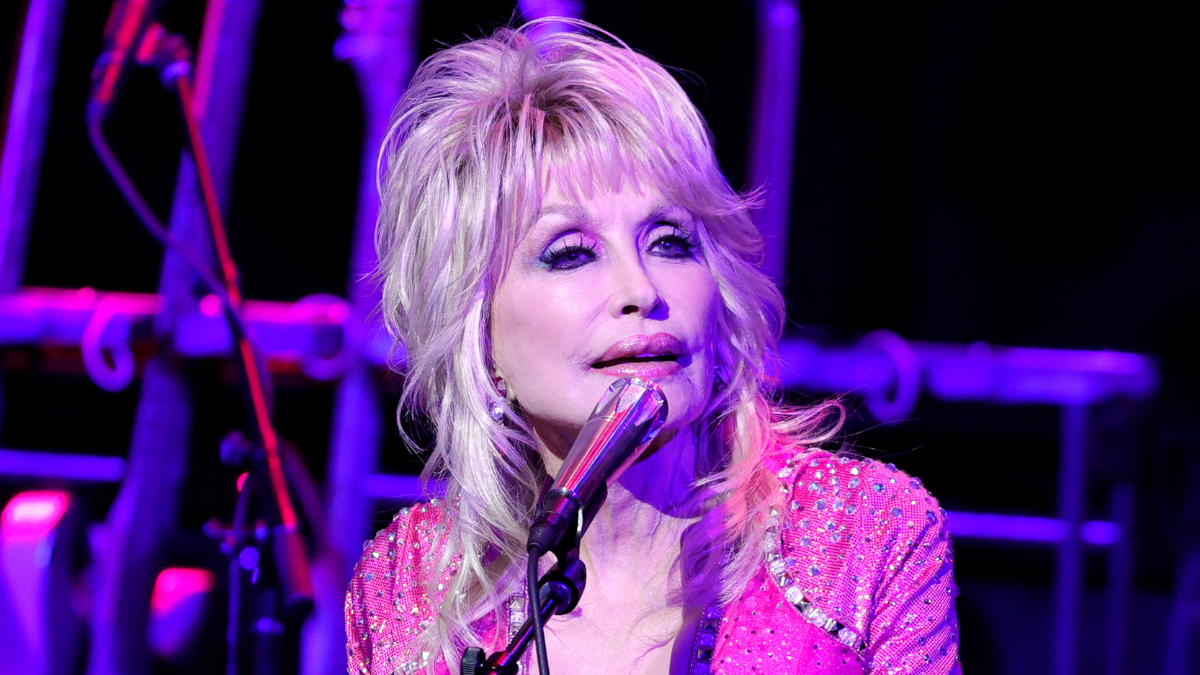 Dolly Parton's Husband Carl Dean Dead At 82 | iHeart