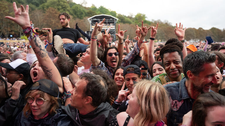 FRANCE-SAINT-CLOUD-ROCK-EN-SEINE-CONCERT-THE-OFFSPRING-CROWD