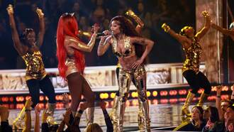 GloRilla & Sexyy Red Are Golden During 'Whatchu Kno About Me' Performance