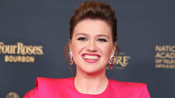Kelly Clarkson Returns To Talk Show After Worrisome Absence: 'I've Lost...'