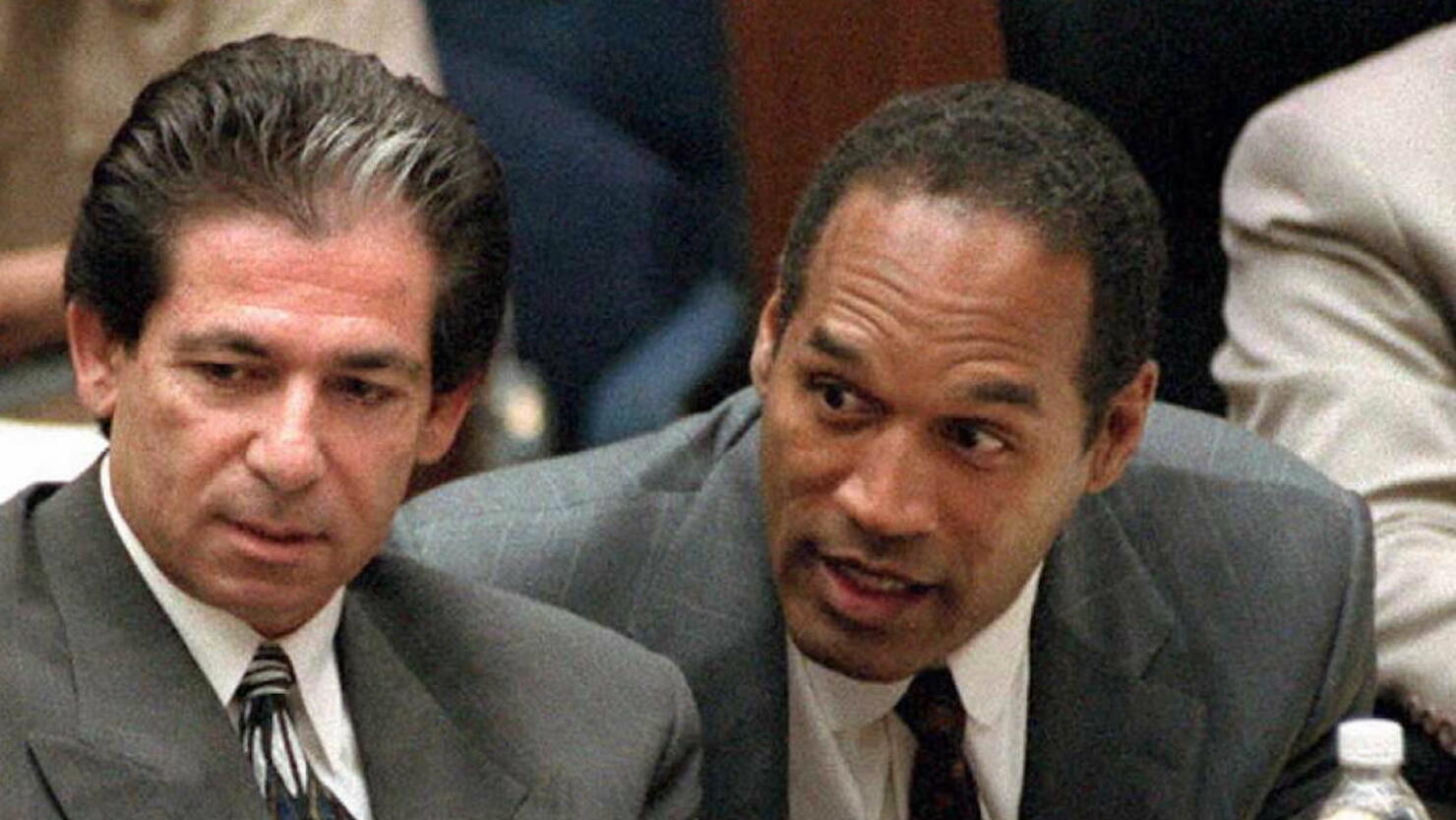 Murder defendant O.J. Simpson (R) consults with frie