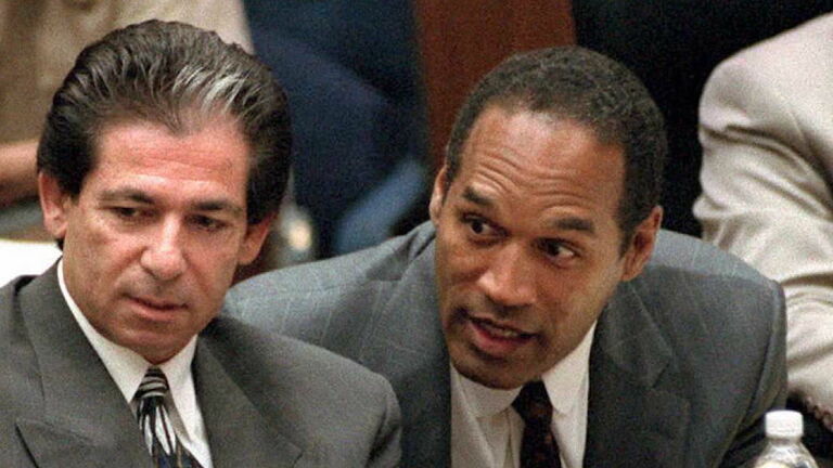 Murder defendant O.J. Simpson (R) consults with frie