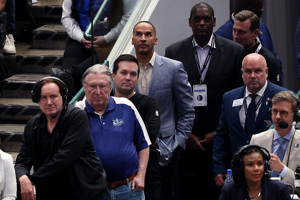 Los Angeles Lakers v Dallas Mavericks