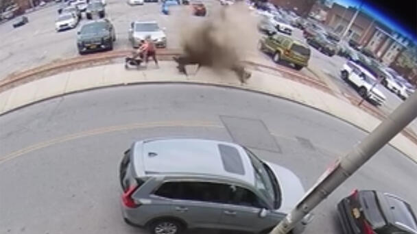 Heart-Stopping Video Shows Grandmother, Children Avoid Manhole Explosion