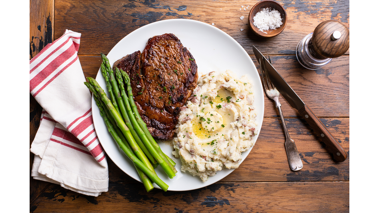 Traditional steak and mashed potatoes