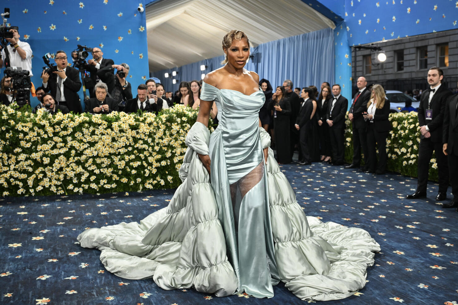 TOPSHOT-US-ENTERTAINMENT-FASHION-METGALA-CELEBRITY-MUSEUM-RED CARPET