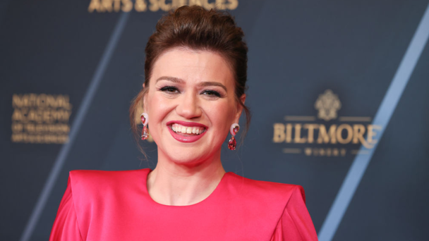 Kelly Clarkson Makes Unexpected Confession About Her Talk Show: 'Bummer'