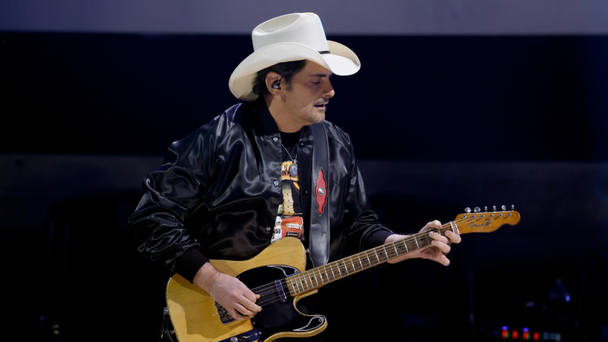 Watch: Brad Paisley Pauses Performance When His Son Calls Mid-Show