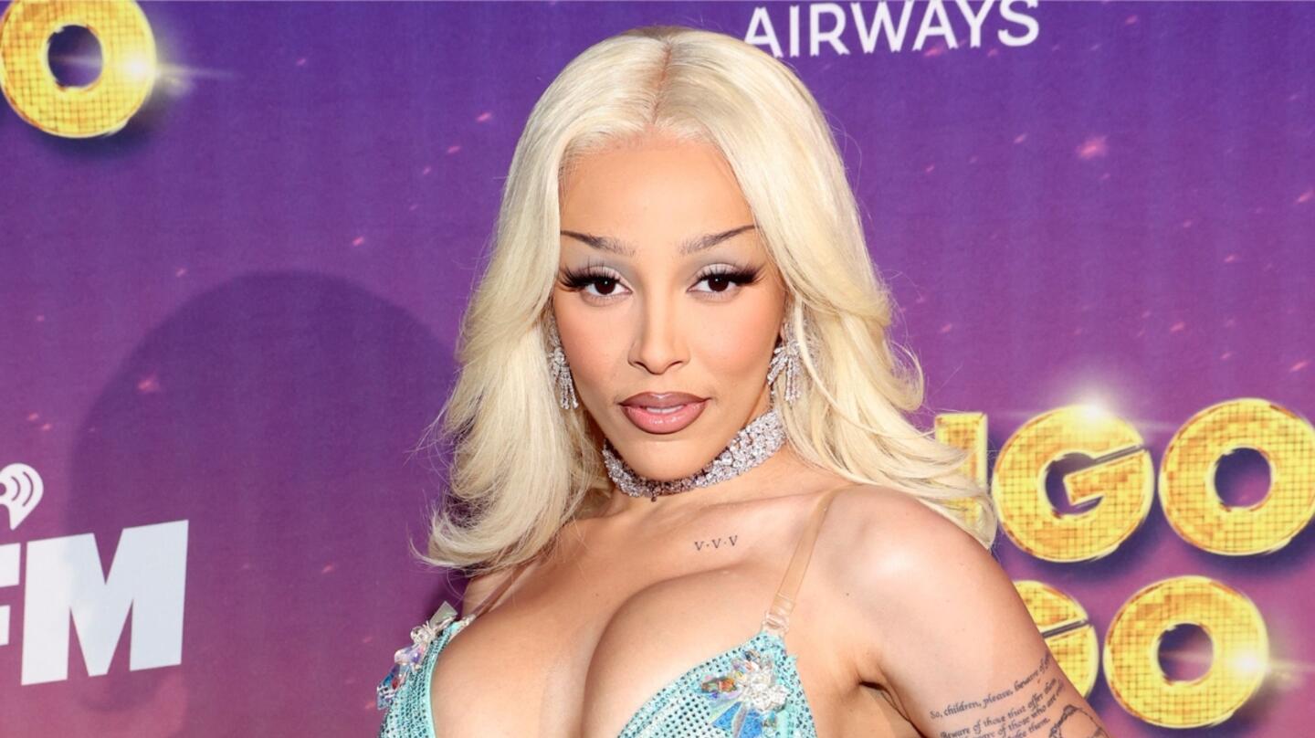 Doja Cat Begs Fans Not To 'Clock' Plastic Surgery Mishap