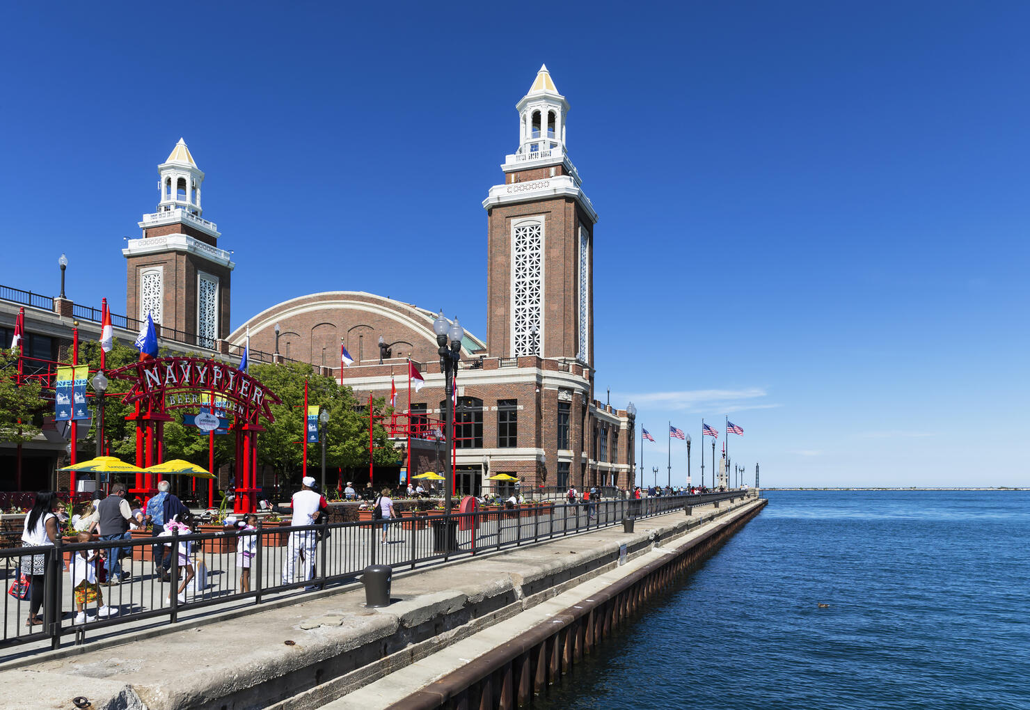 USA, Illinois, Chicago, Navy Pier at Lake Michigan