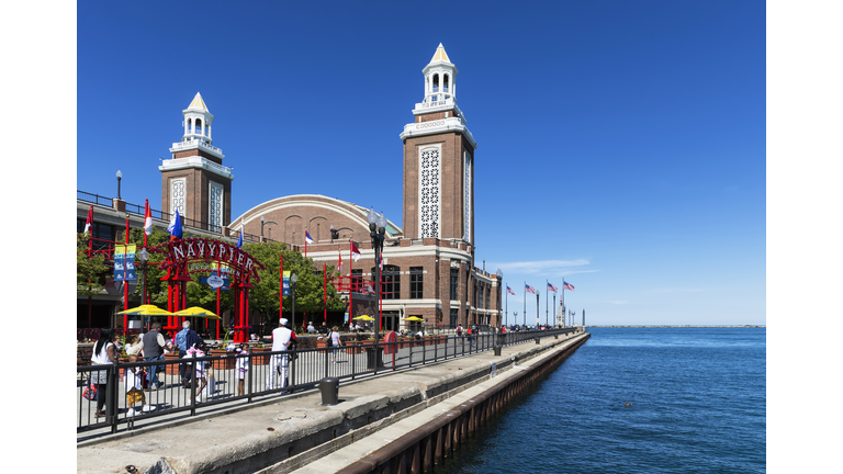 USA, Illinois, Chicago, Navy Pier at Lake Michigan
