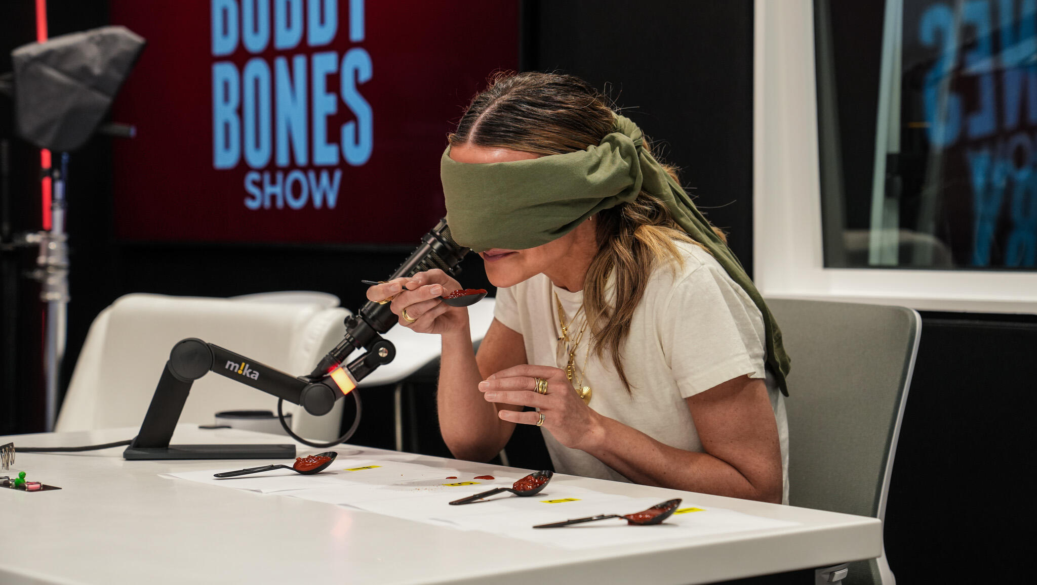 Amy's Ketchup Obsession Questioned With Blindfold Taste Test