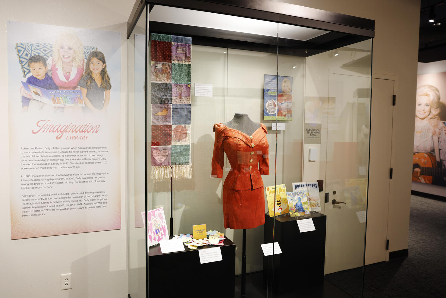 Country Music Hall of Fame and Museum Opens New Exhibit Dolly Parton: Journey of a Seeker