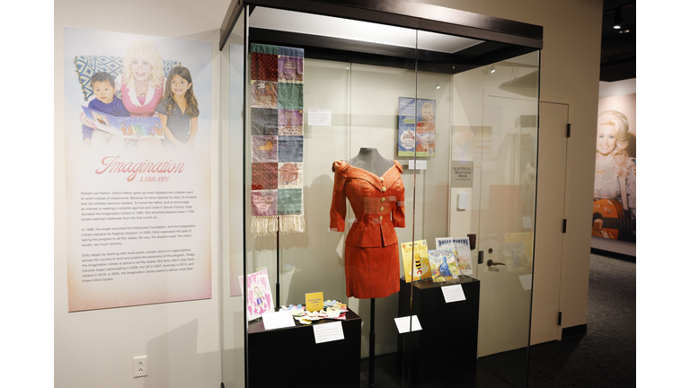 Country Music Hall of Fame and Museum Opens New Exhibit Dolly Parton: Journey of a Seeker