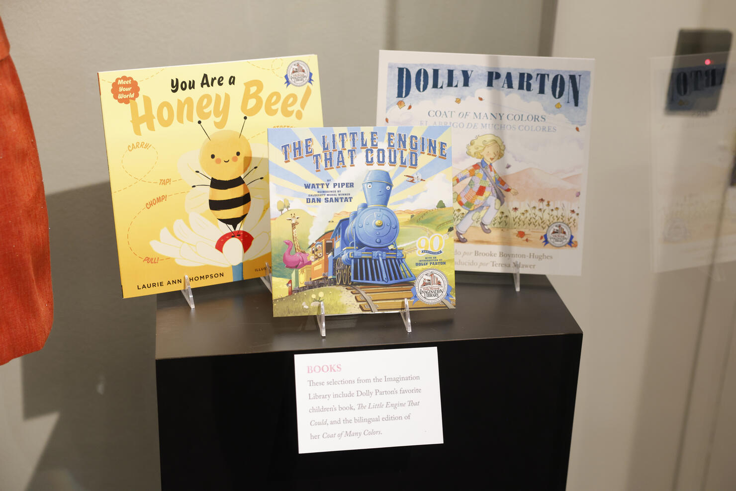 Country Music Hall of Fame and Museum Opens New Exhibit Dolly Parton: Journey of a Seeker