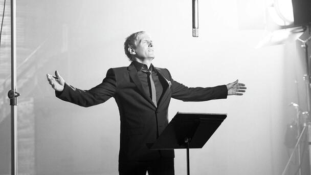 Laughter, Legacy & 42 Photoshoots: Michael Bolton Opens the Vault