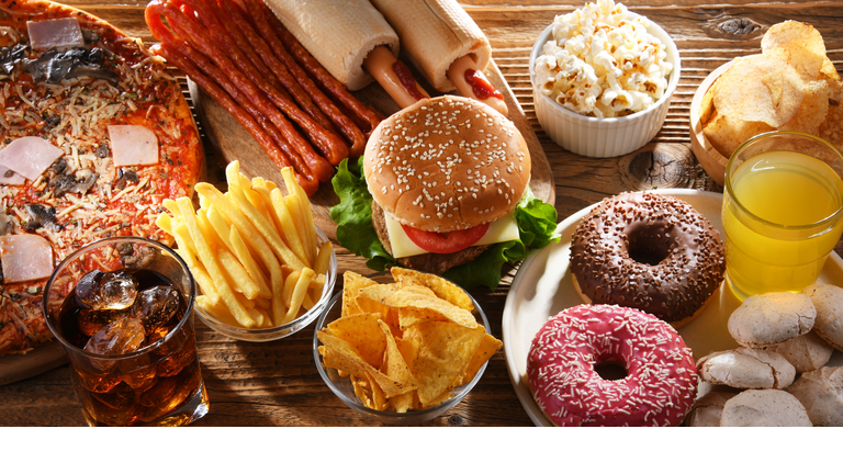 Foods enhancing the risk of cancer. Junk food