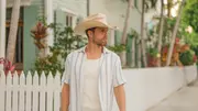 Watch: Dustin Lynch Confesses Why He 'Ain’t Easy To Love'
