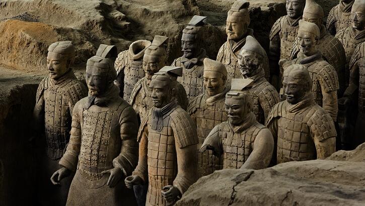 Pair of Terracotta Warrior Statues Damaged by Tourist at Chinese Museum