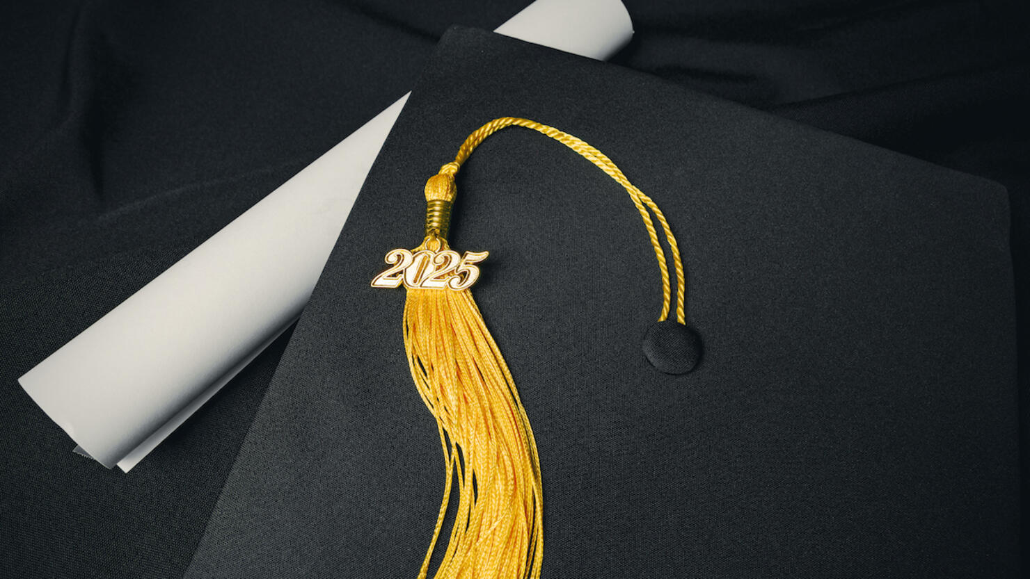 Graduation Class of 2025 Tassel Cat and Charm