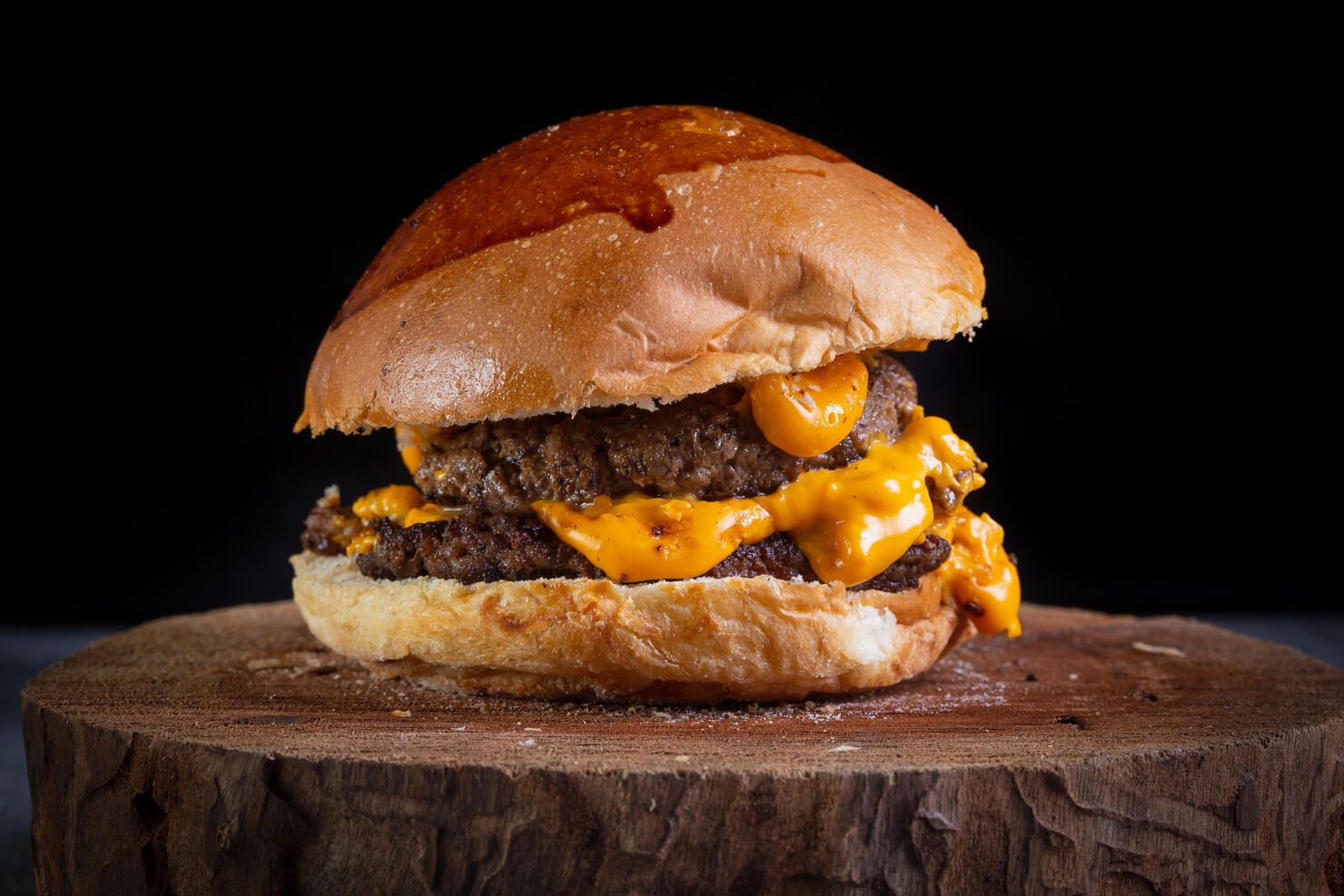 Two smash burger with cheddar cheese and garlic sauce "r