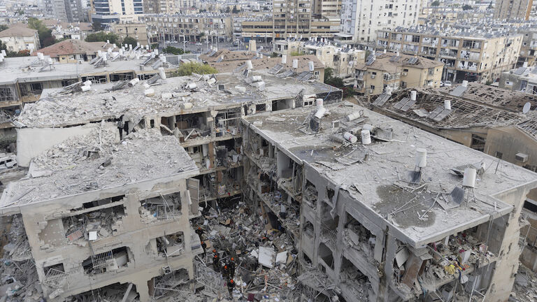 Iran Launches A Retaliatory Missile Strike At Tel Aviv