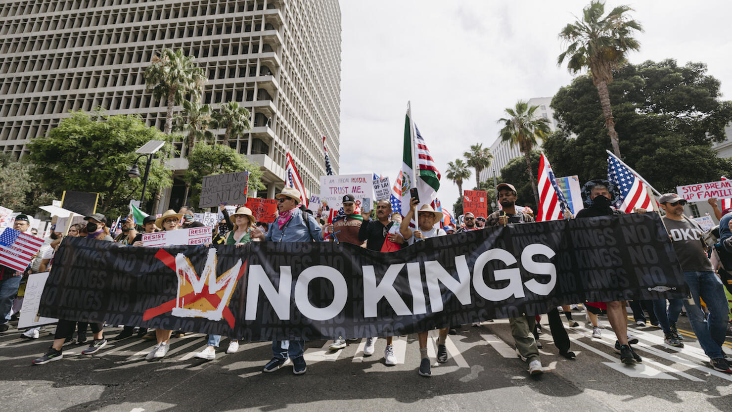 No-King-Rally-in-Los-Angeles