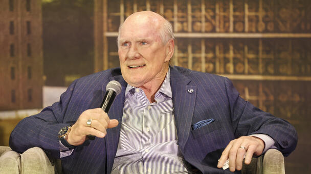 Terry Bradshaw Shares Video Of 'Ridiculous' Airport Treatment