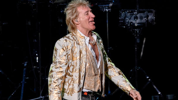 Rod Stewart Reveals Surprising Pre-Show Ritual