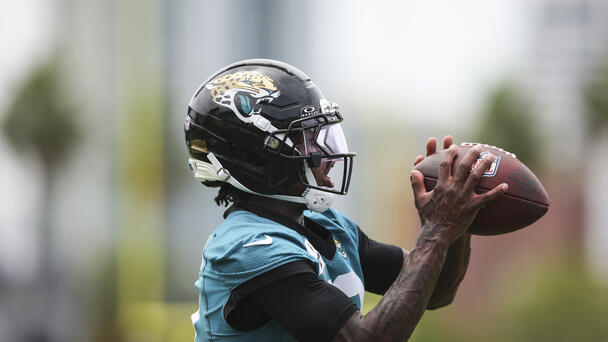 Travis Hunter Signs Contract
