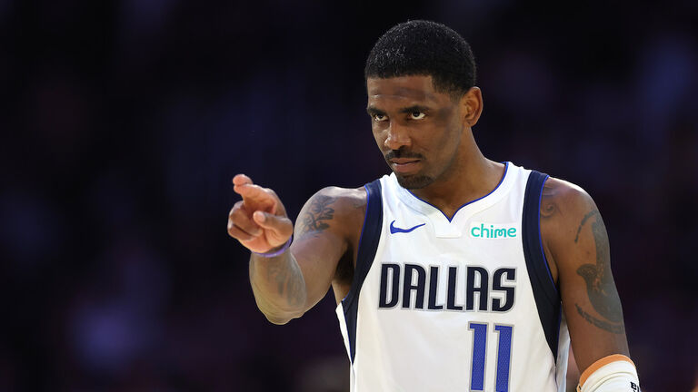 Dallas Mavericks v Los Angeles Lakers