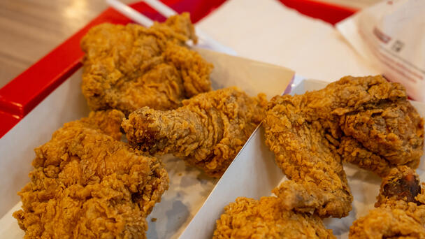 Popular Illinois Eatery Serves The 'Best Fried Chicken' In The State