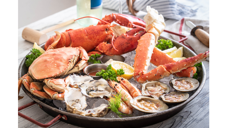 gorgeous seafood platter image