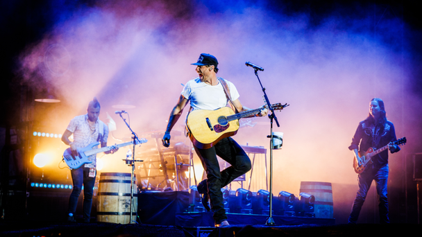Chase Rice 'Captures The Heart Of Summer' With This 'Joyride'-Worthy Anthem