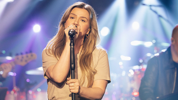Why Kelly Clarkson Abruptly Canceled Her First Las Vegas Residency Show