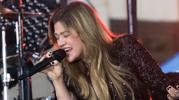 Kelly Clarkson Is 'On Thin Ice' After Abrupt Concert Cancelation
