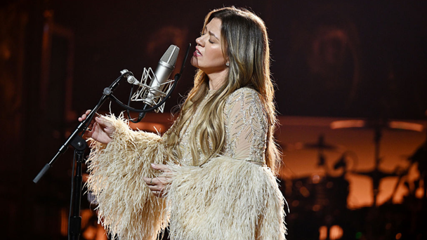Kelly Clarkson Breaks Silence On Abrupt Concert Cancelation: 'I'm So Sorry'